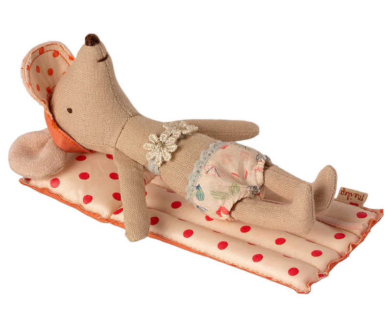 Beach Float Red Dot with sister mouse