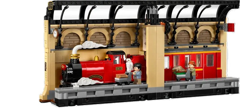 76450 LEGO® Book Nook: Hogwarts™ Express