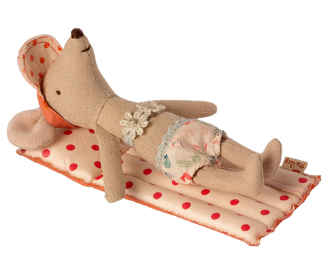 Beach Float Red Dot with sister mouse