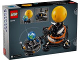 42179 LEGO® Planet Earth and Moon in Orbit