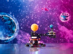42179 LEGO® Planet Earth and Moon in Orbit